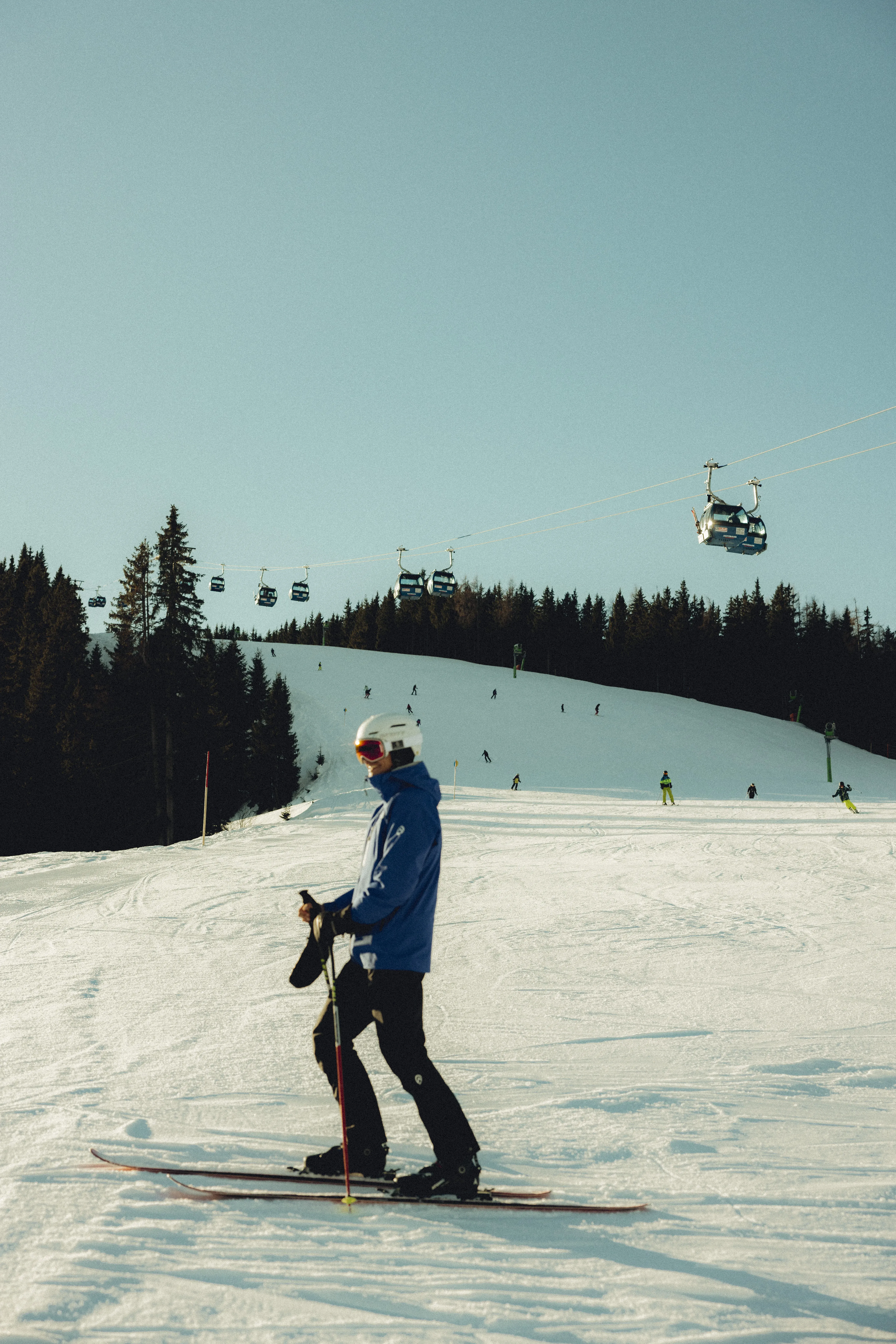 Skieur sur la piste